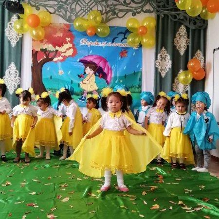 Күзгі бал ертеңгілігі "Құлыншақ"ортаңғы Мақсаты:Күз мезгілінің ерекшеліктерін ұғындыру. Күз өнімдерімен таныстыру, олардың ағзаға пайдасын түсіндіру. Мерекелік көңіл – күй орнату