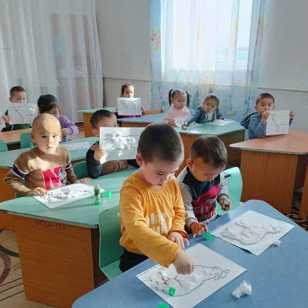 Тақырыбы: Мақта пайдалану арқылы үй жануарларын  жапсыру Мақсаты: Тәрбиеленушілерге қой  туралы мағлұмат бере отырып,  жапсыруды үйрету. Қой төлдері туралы әңгімелеп беру. Балаларды әдемілікке, тазалыққа, шапшаңдыққа, ұқыптылыққа тәрбиелеу.