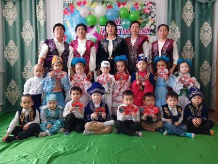 1 наурыз Алғыс айту күніне орай бөбекжай-бақшада ертеңгілік өткізілді . Мақсаты: балалардың «сыйластық» құндылығы туралы түсініктерін кеңейту Міндеттері: - ризашылық пен алғыс туралы түсінік беру;
